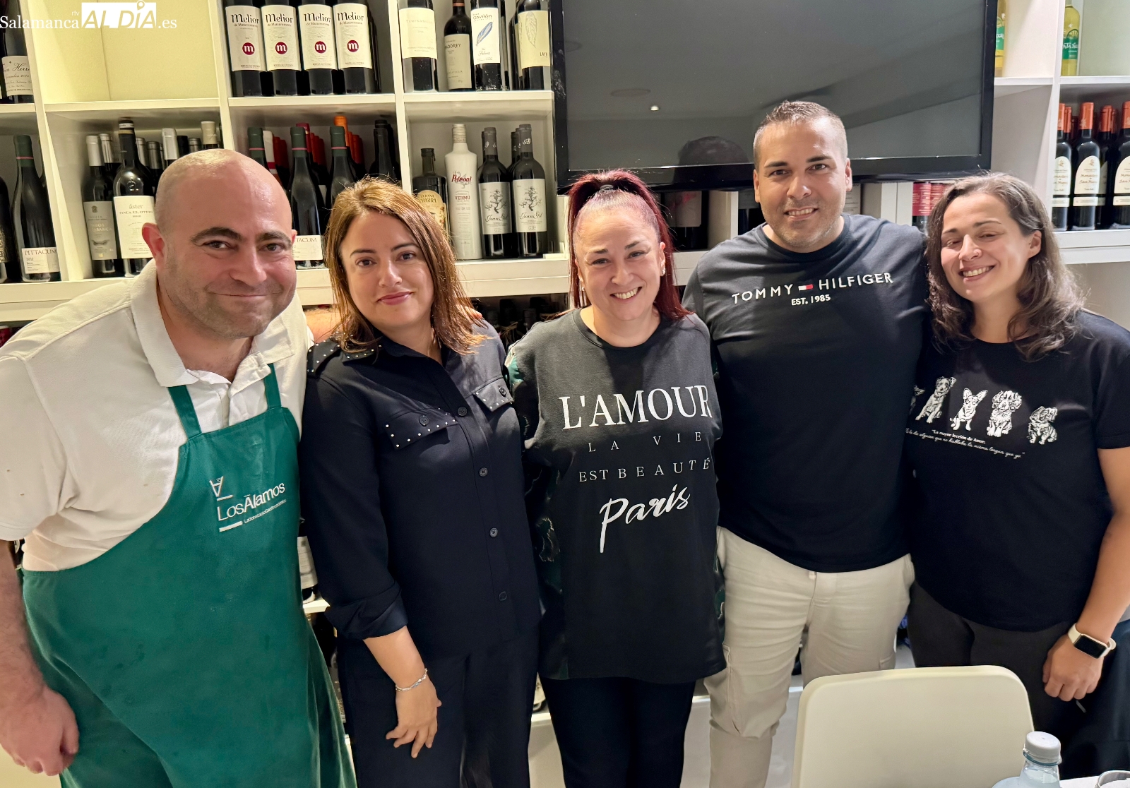 Mari Ángeles Muñoz, de Camela, disfruta de la gastronomía peñarandina en Los Álamos Gastrolab