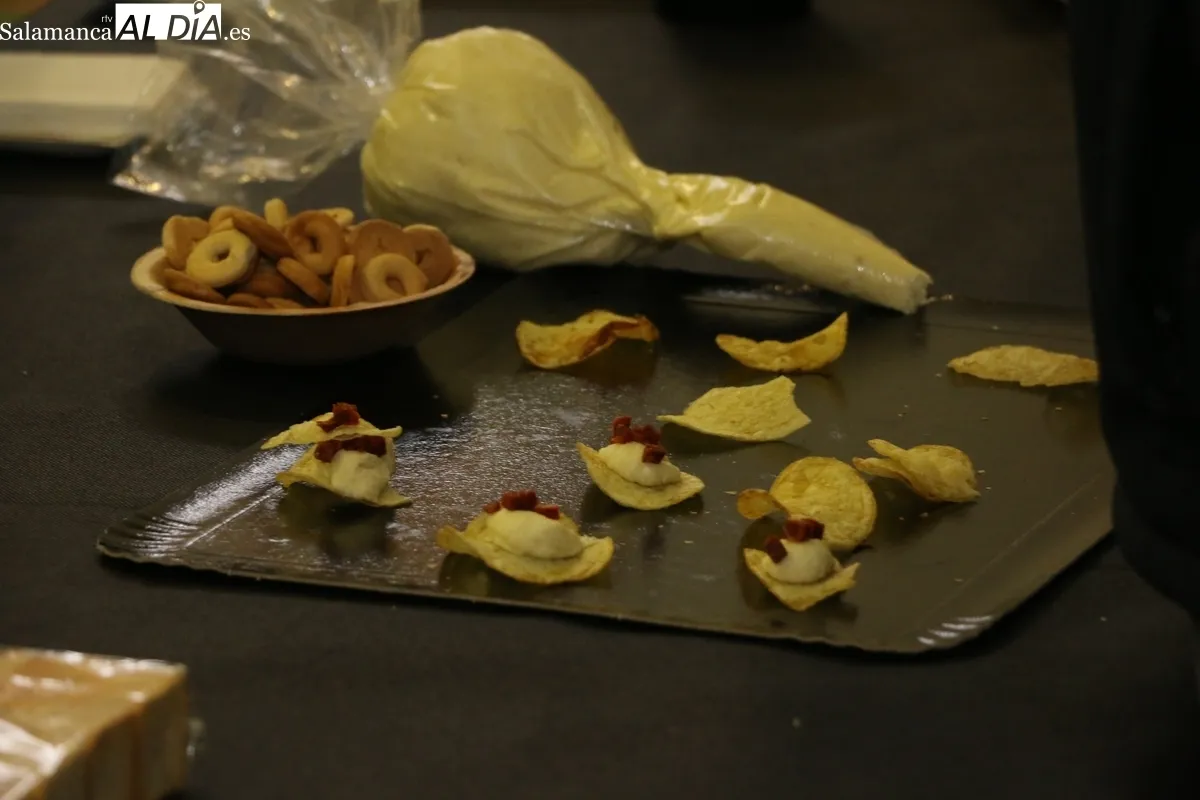 Buena afluencia en la Feria del Vino de Aldeadávila a pesar de la lluvia reinante durante toda la mañana / CORRAL