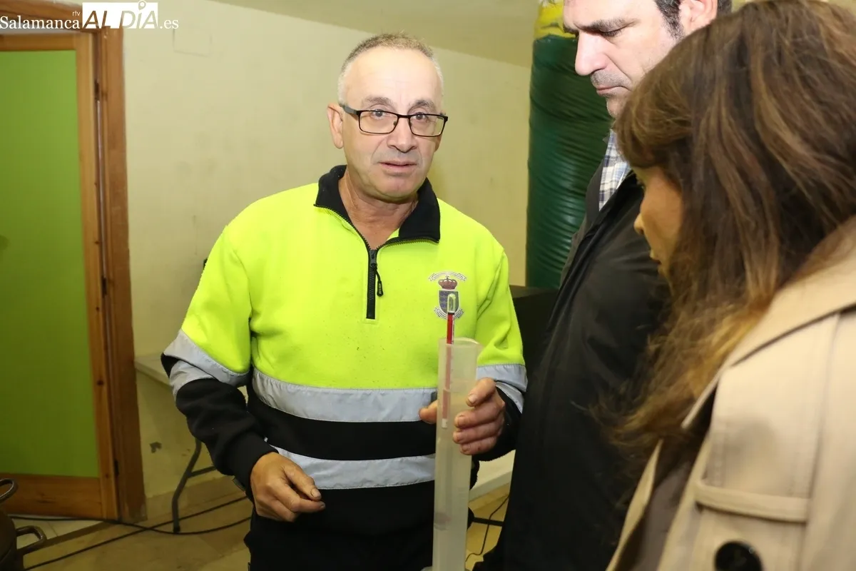Buena afluencia en la Feria del Vino de Aldeadávila a pesar de la lluvia reinante durante toda la mañana / CORRAL