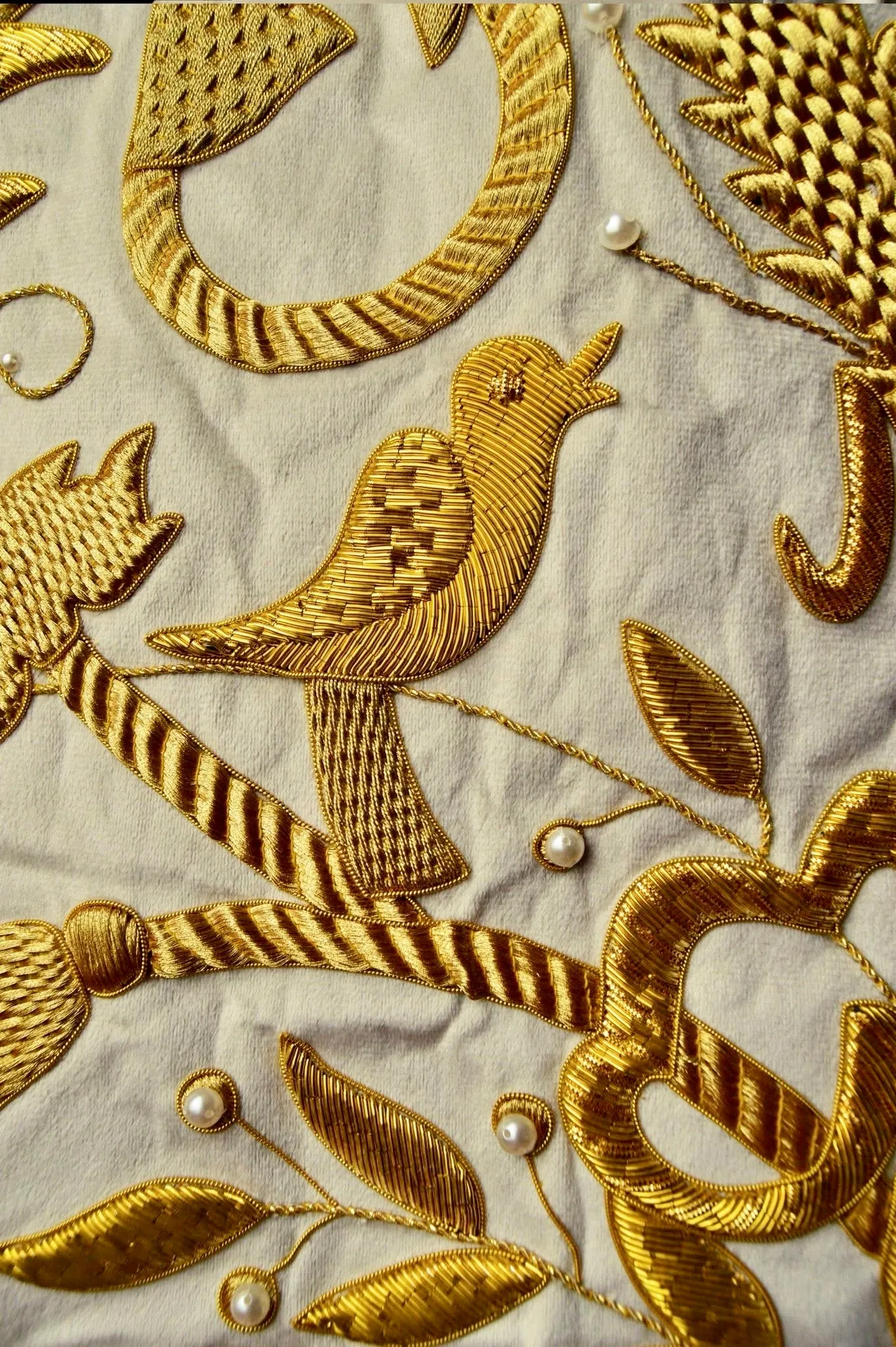 Presentación y detalles de la nueva saya de la Esperanza. Cofradía Virgen de la Esperanza