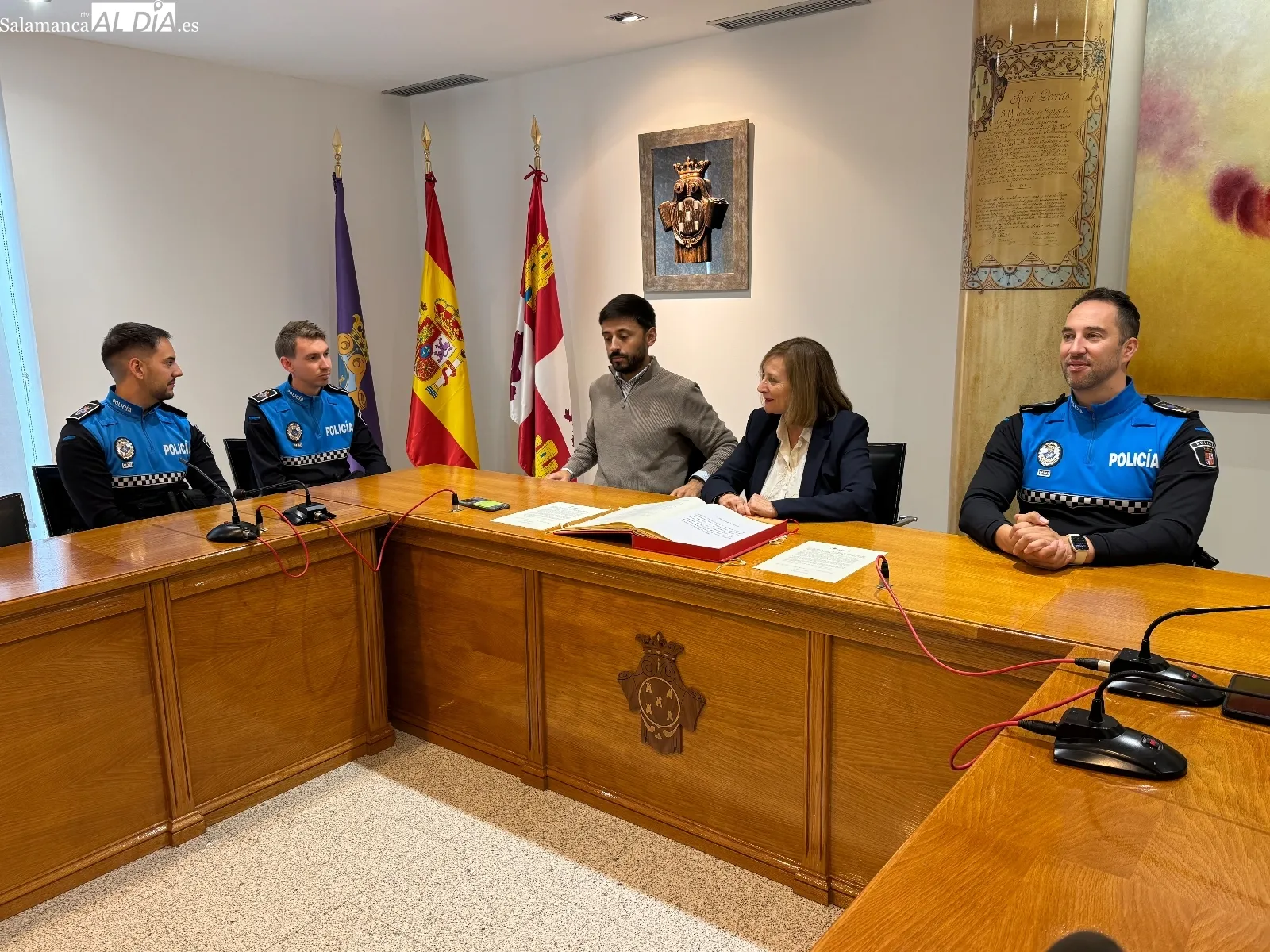 Foto 2 - Mario y Rub&eacute;n juran como nuevos agentes de una plantilla renovada y 'puntera' en la Polic&iacute;a de Pe&ntilde;aranda 
