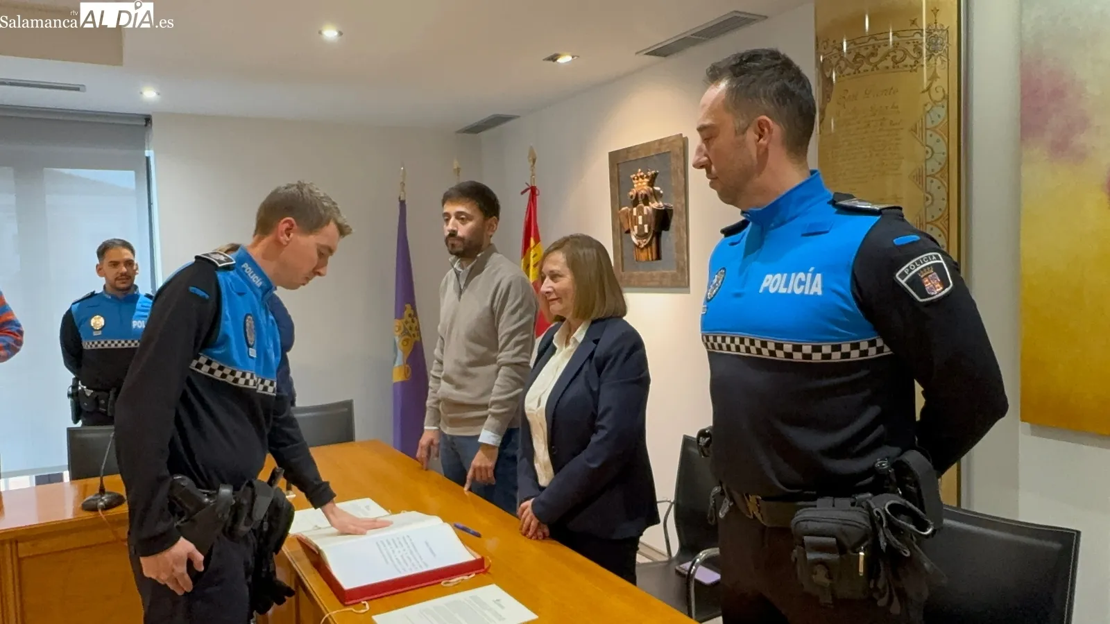 Foto 4 - Mario y Rub&eacute;n juran como nuevos agentes de una plantilla renovada y 'puntera' en la Polic&iacute;a de Pe&ntilde;aranda 