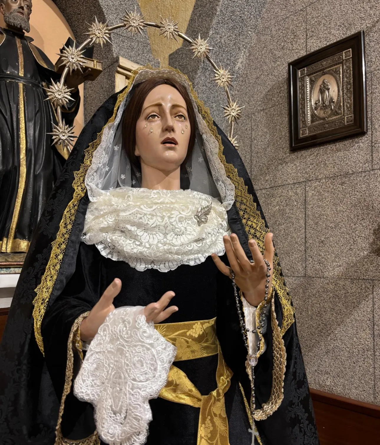 Foto 2 - Nuestra Se&ntilde;ora de las L&aacute;grimas se viste de luto para abrazar el silencio de noviembre