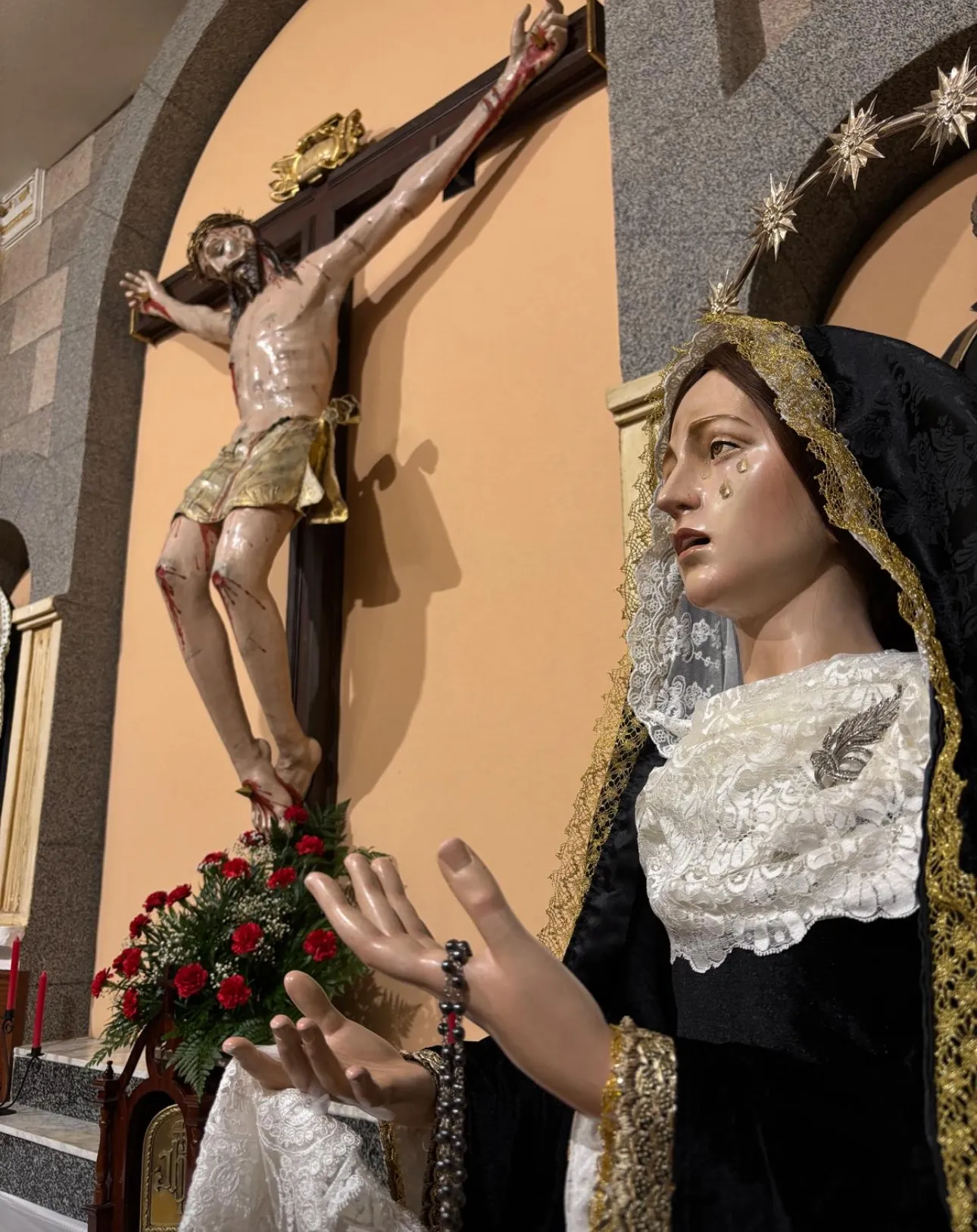 Foto 4 - Nuestra Se&ntilde;ora de las L&aacute;grimas se viste de luto para abrazar el silencio de noviembre