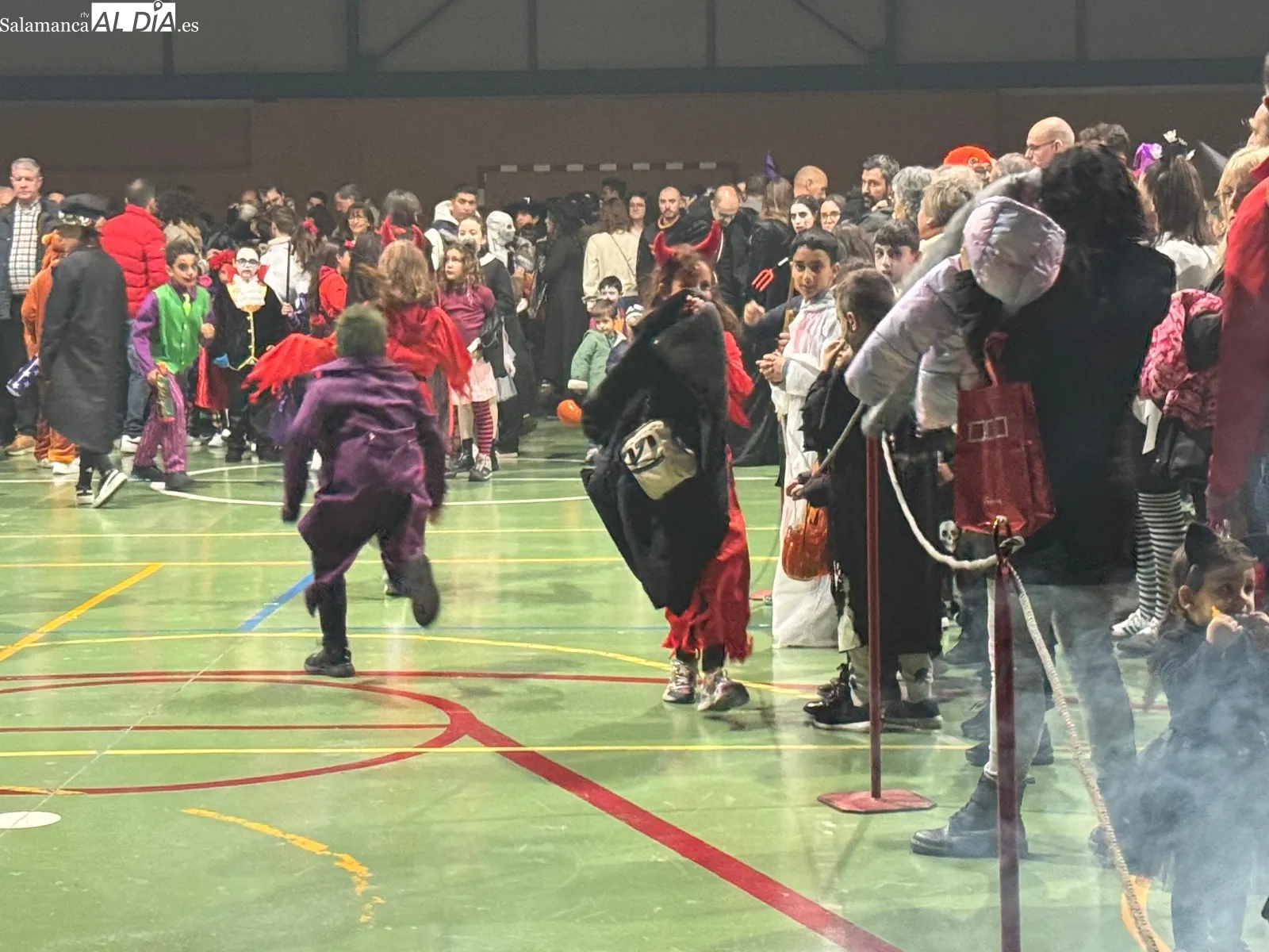 Foto 11 - Halloween convierte el pabell&oacute;n del Severiano Montero en una fiesta terror&iacute;ficamente divertida