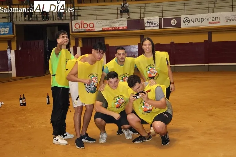 Foto 10 - Risas, agua y espect&aacute;culo en la Plaza de Toros con el &lsquo;Humor Amarillo&rsquo; de las fiestas de Alba de Tormes