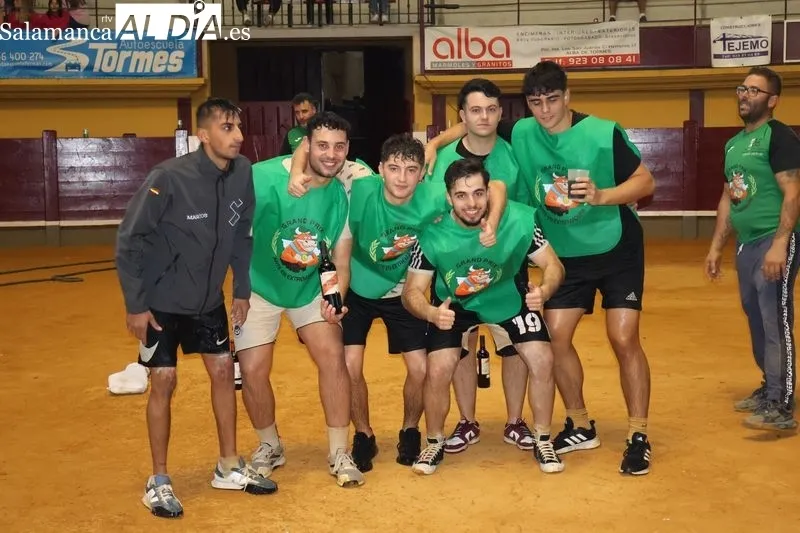 Foto 9 - Risas, agua y espect&aacute;culo en la Plaza de Toros con el &lsquo;Humor Amarillo&rsquo; de las fiestas de Alba de Tormes