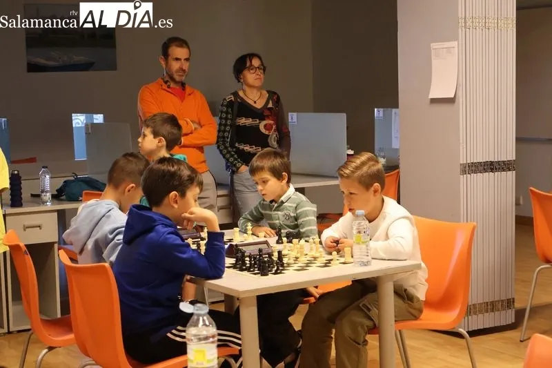 Foto 11 - El X Torneo de Ajedrez de Alba de Tormes re&uacute;ne a m&aacute;s de 70 participantes entre las categor&iacute;as infantil y absoluta