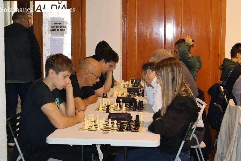 Foto 10 - El X Torneo de Ajedrez de Alba de Tormes re&uacute;ne a m&aacute;s de 70 participantes entre las categor&iacute;as infantil y absoluta