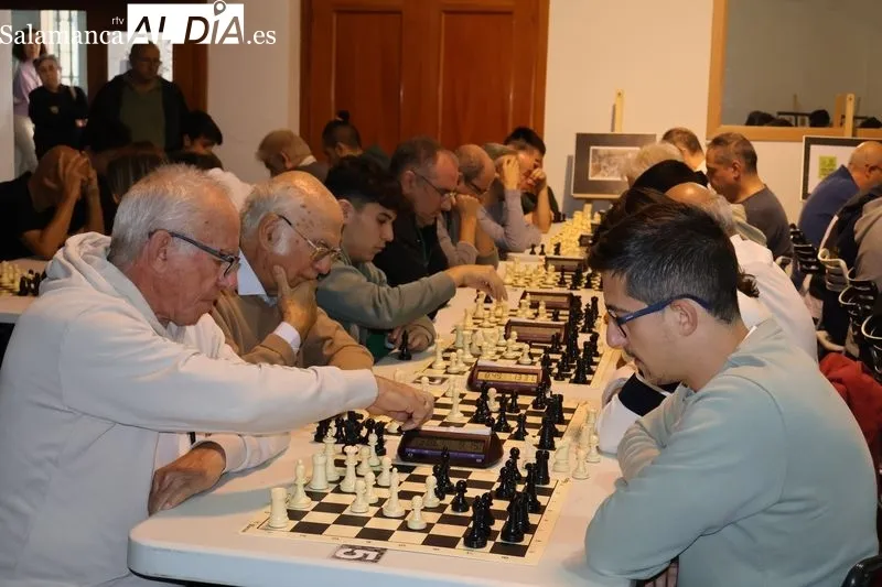 Foto 9 - El X Torneo de Ajedrez de Alba de Tormes re&uacute;ne a m&aacute;s de 70 participantes entre las categor&iacute;as infantil y absoluta