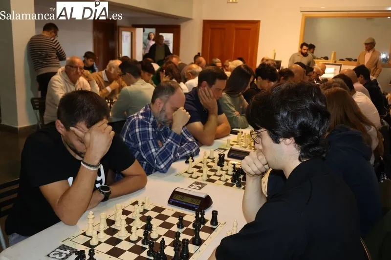 Foto 5 - El X Torneo de Ajedrez de Alba de Tormes re&uacute;ne a m&aacute;s de 70 participantes entre las categor&iacute;as infantil y absoluta