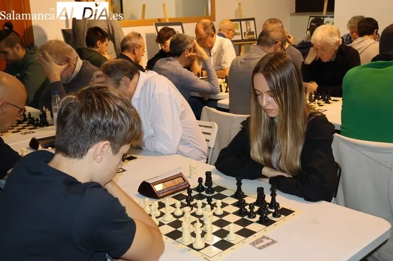 Foto 3 - El X Torneo de Ajedrez de Alba de Tormes re&uacute;ne a m&aacute;s de 70 participantes entre las categor&iacute;as infantil y absoluta