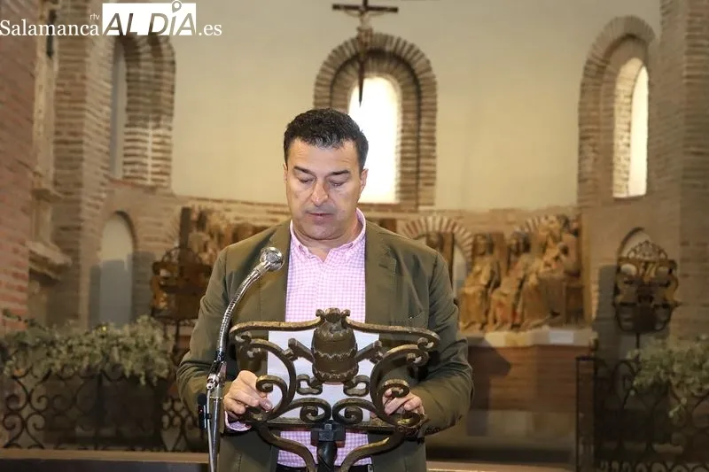 Foto 2 - La tradici&oacute;n teresiana une a generaciones en Alba de Tormes con la lectura de su epistolario