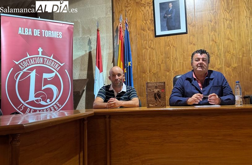 Paco Cañamero presenta la biografía del torero Juan José en Alba
