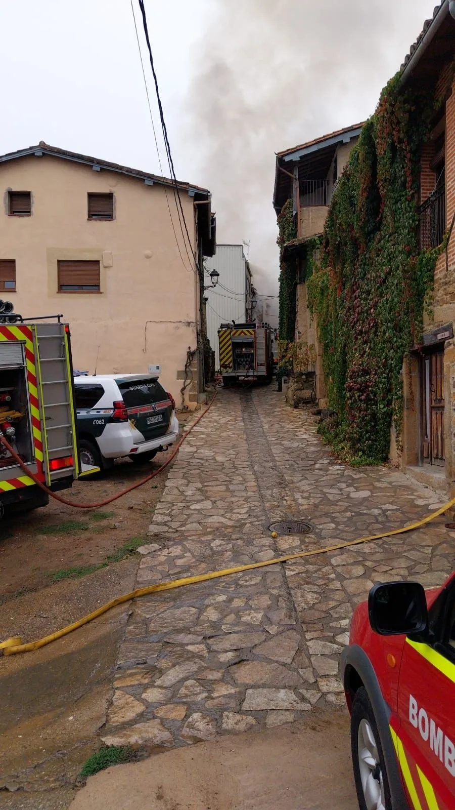 Foto 4 - Un incendio calcina cuatro viviendas en Villanueva del Conde