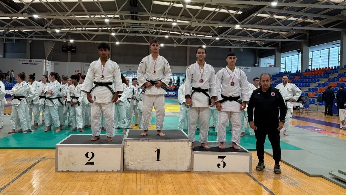 Foto 2 - FOTOS | El Club Doryoku brilla en el Auton&oacute;mico Senior con 12 medallas
