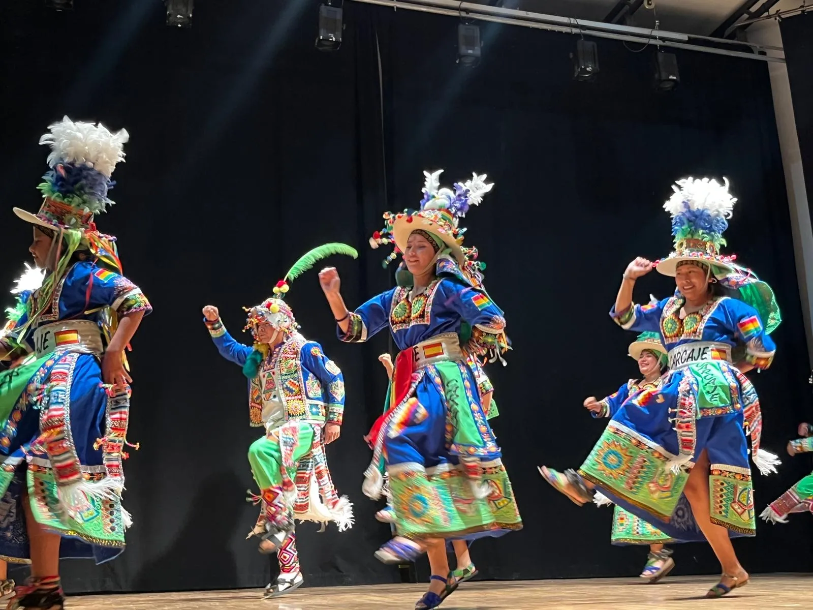 Foto 3 - FOTOS | La cultura de Bolivia y Per&uacute; une a Salamanca en una vibrante celebraci&oacute;n de la hispanidad