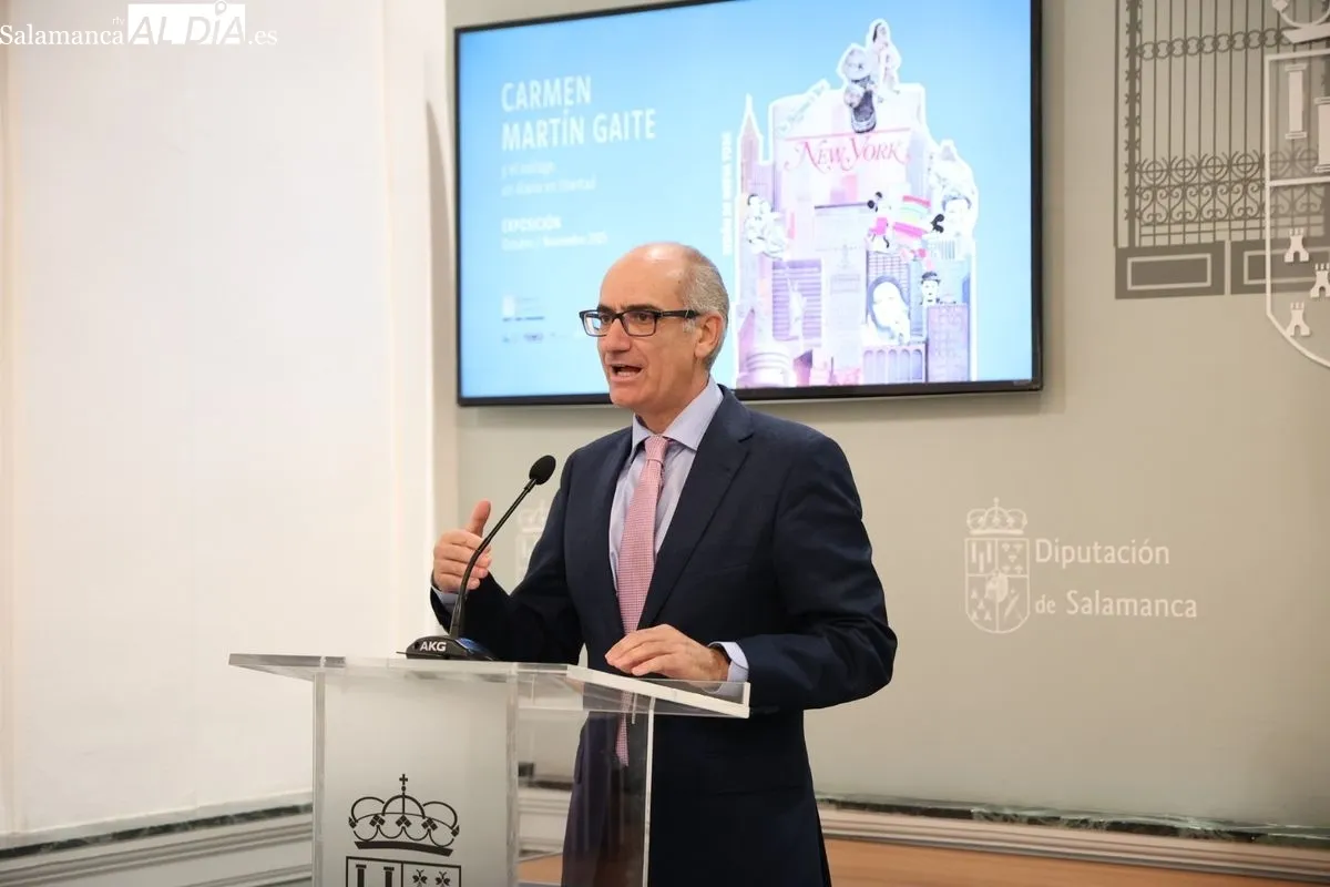 Inauguración en el Palacio de la Salina de la muestra que descubre la faceta artística más desconocida de Carmen Martín Gaite con 80 de sus collages. Foto de David Sañudo