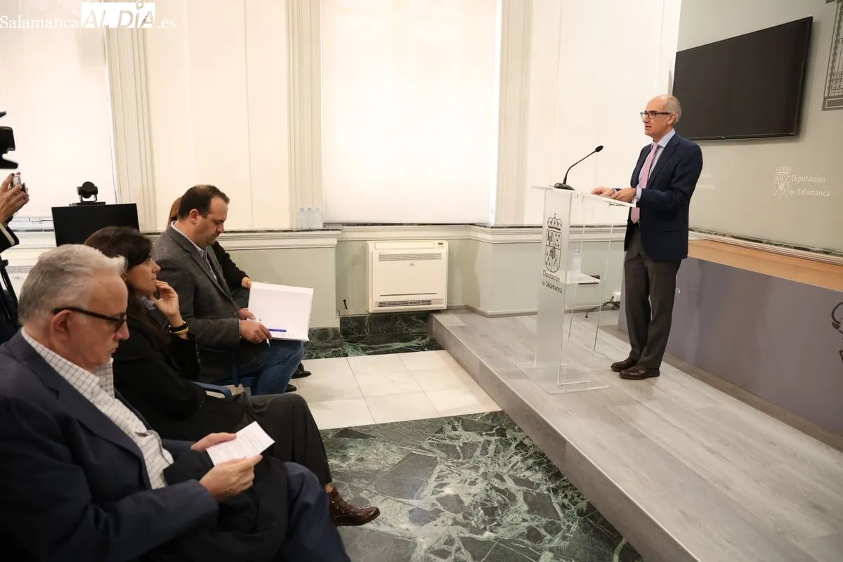 Inauguración en el Palacio de la Salina de la muestra que descubre la faceta artística más desconocida de Carmen Martín Gaite con 80 de sus collages. Foto de David Sañudo