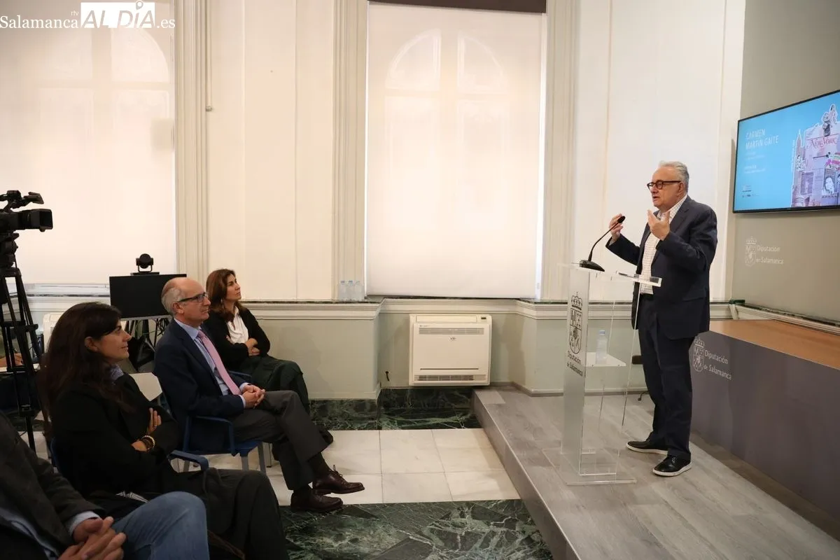 Inauguración en el Palacio de la Salina de la muestra que descubre la faceta artística más desconocida de Carmen Martín Gaite con 80 de sus collages. Foto de David Sañudo