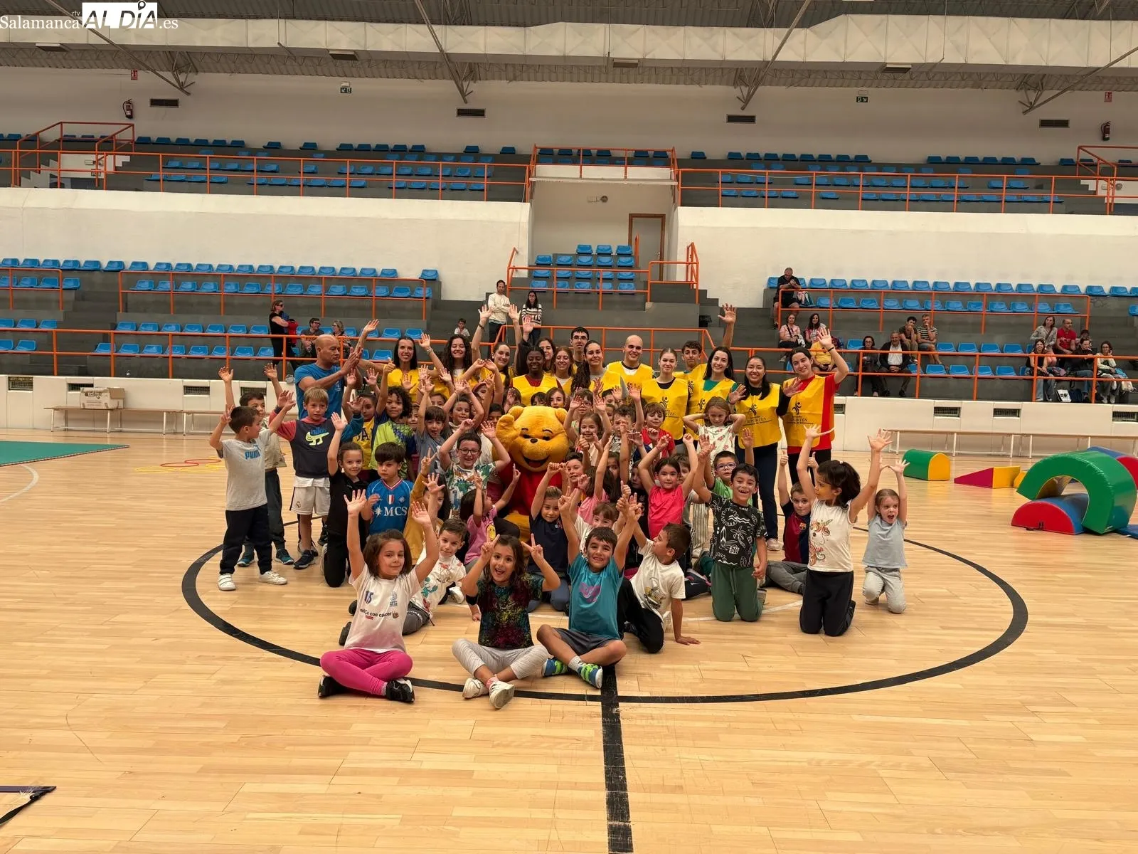 Foto 2 - FOTOS | La Alamedilla acoge una jornada de 'Peque V&oacute;ley' organizada por el Club de Voleibol Salamanca