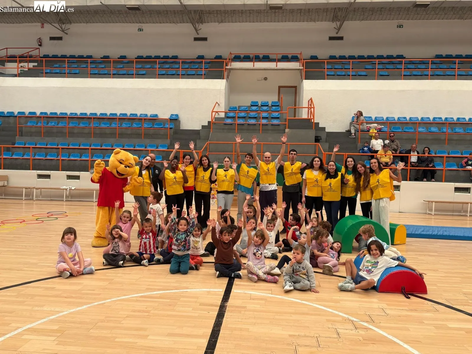 Foto 3 - FOTOS | La Alamedilla acoge una jornada de 'Peque V&oacute;ley' organizada por el Club de Voleibol Salamanca