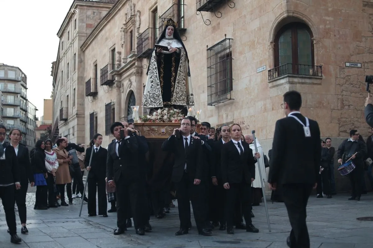 Procesión de Santa Teresa por Salamanca. Foto: David Sañudo