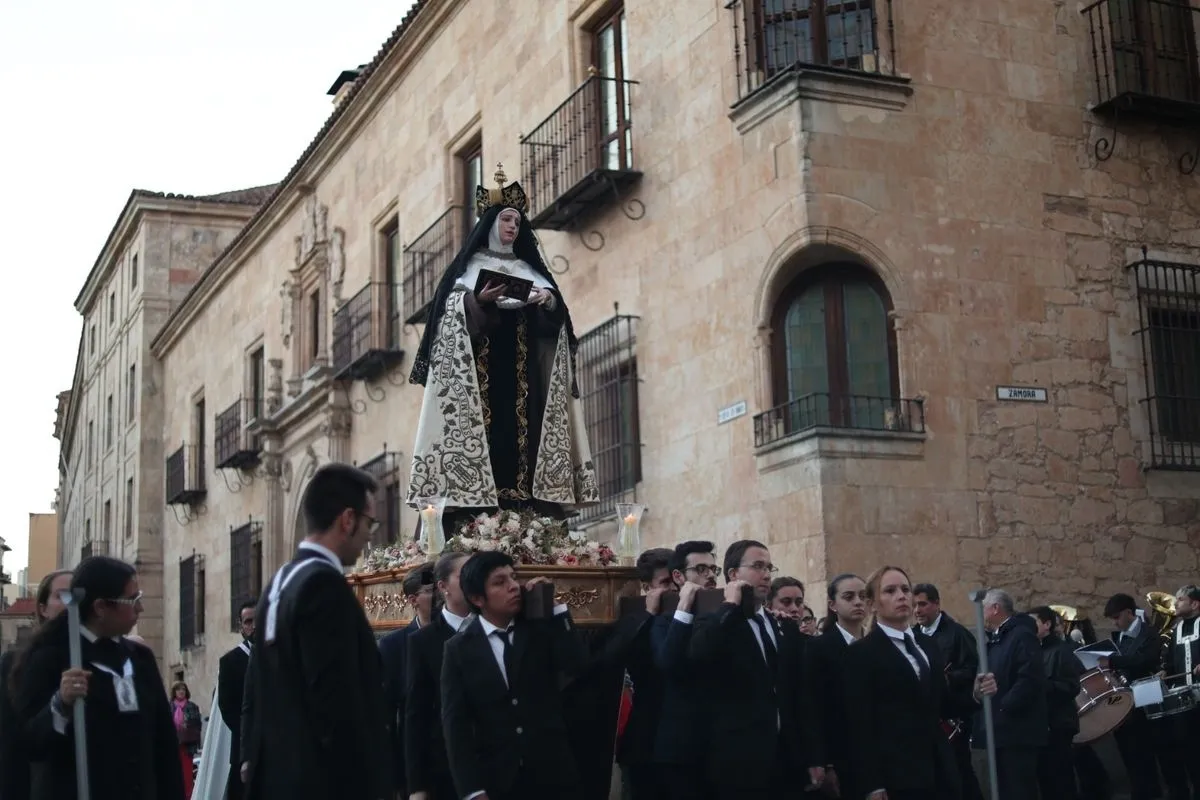 Procesión de Santa Teresa por Salamanca. Foto: David Sañudo