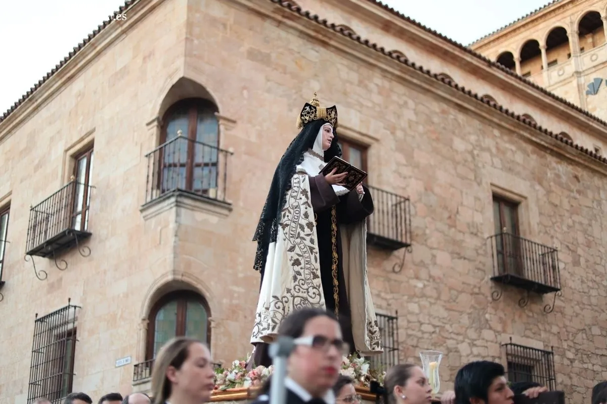 Procesión de Santa Teresa por Salamanca. Foto: David Sañudo
