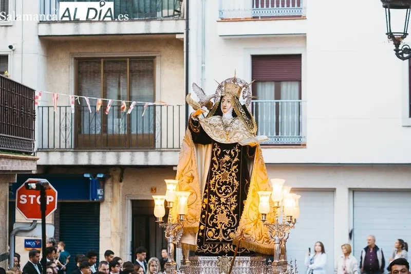Foto 11 - Procesi&oacute;n de Santa Teresa de Jes&uacute;s y el Santo Brazo en Alba de Tormes