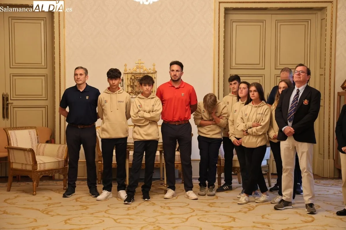 La concejala de Deportes, Almudena Parres, ha recibido a participantes del Campeonato de España de Federaciones Autonómicas sub16 de golf. Foto: David Sañudo