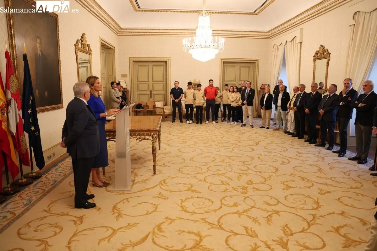 La concejala de Deportes, Almudena Parres, ha recibido a participantes del Campeonato de España de Federaciones Autonómicas sub16 de golf. Foto: David Sañudo