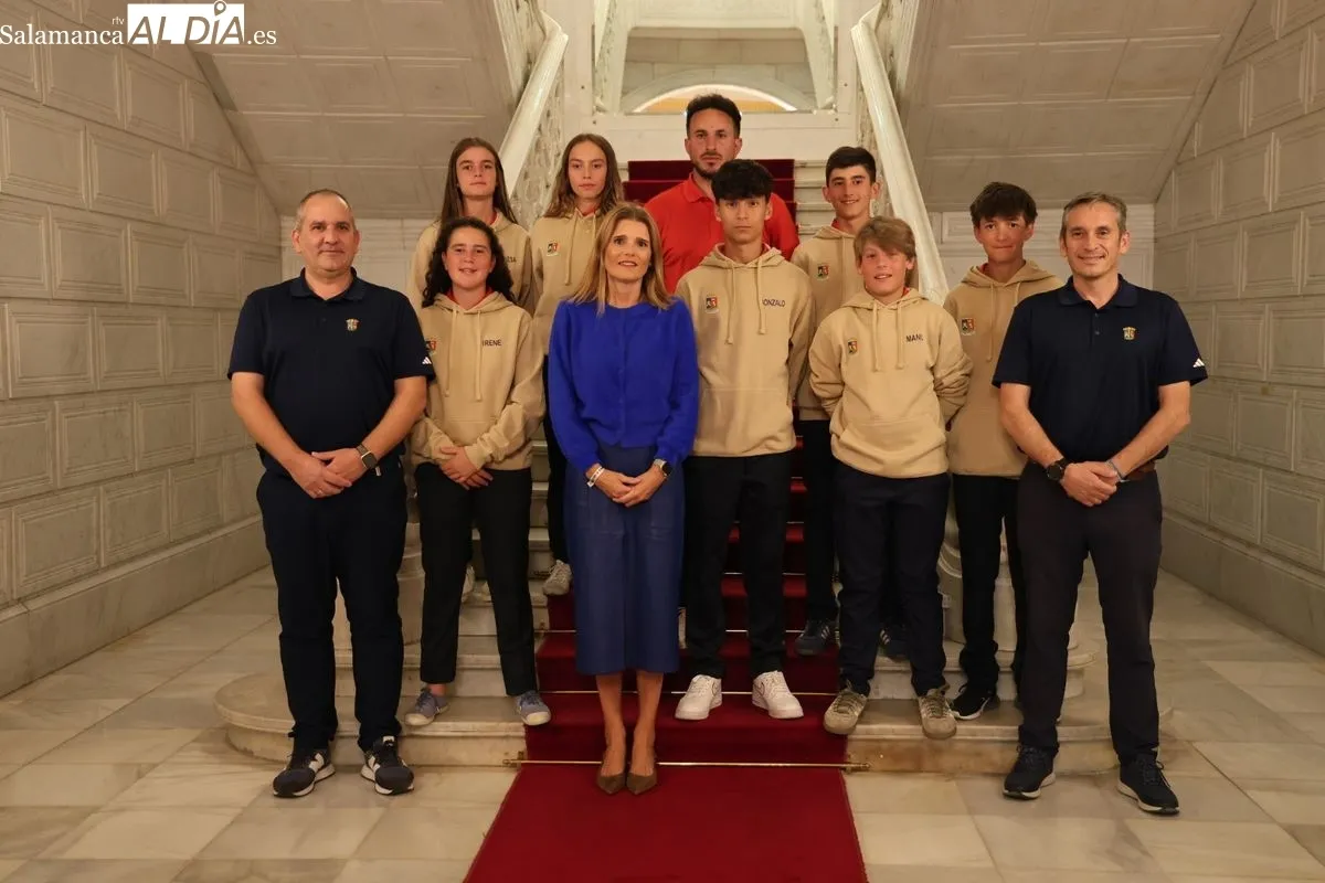 La concejala de Deportes, Almudena Parres, ha recibido a participantes del Campeonato de España de Federaciones Autonómicas sub16 de golf. Foto: David Sañudo