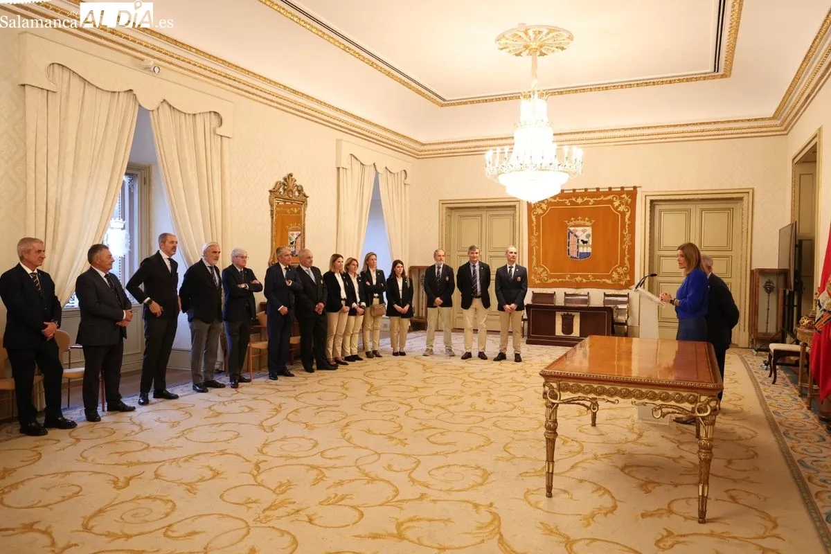 La concejala de Deportes, Almudena Parres, ha recibido a participantes del Campeonato de España de Federaciones Autonómicas sub16 de golf. Foto: David Sañudo