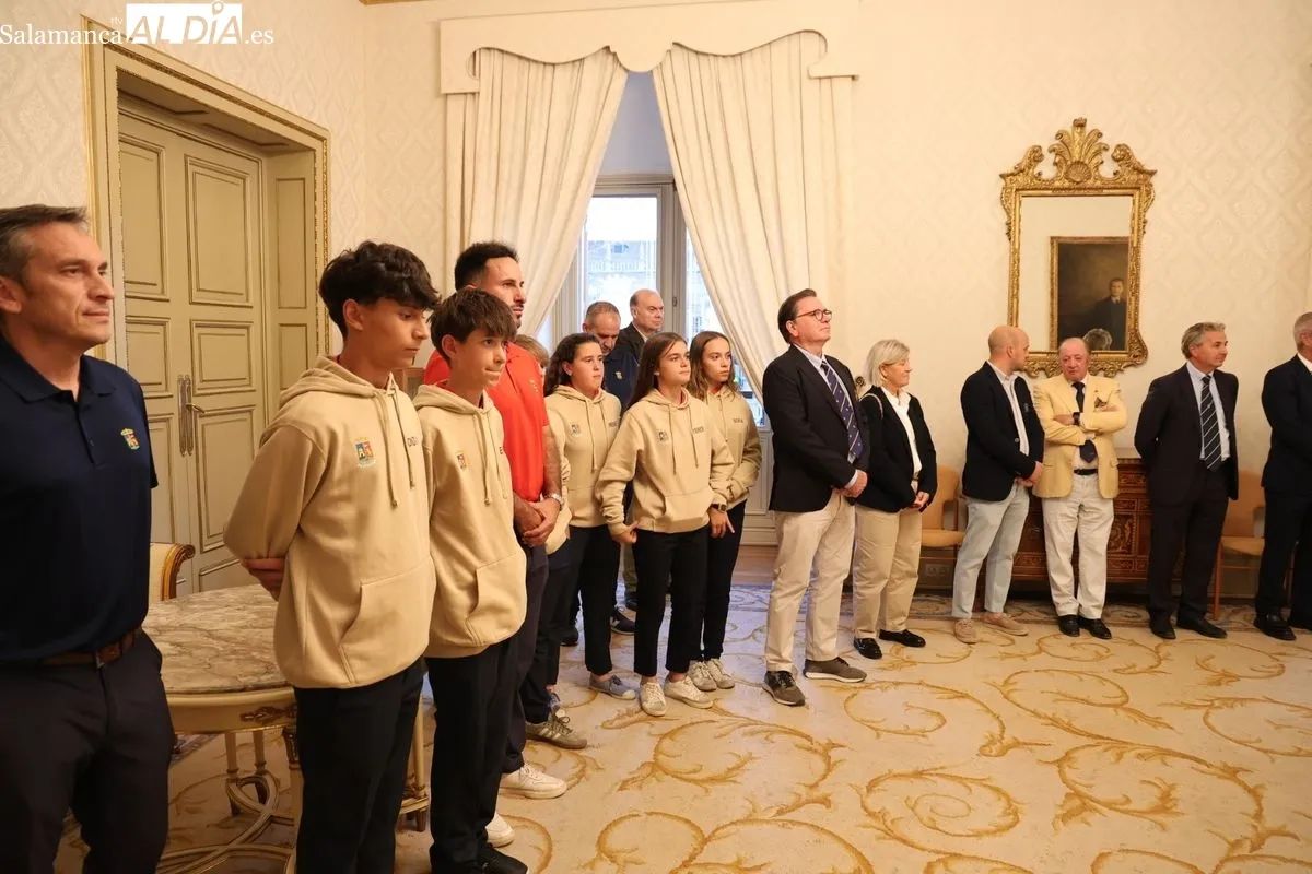 La concejala de Deportes, Almudena Parres, ha recibido a participantes del Campeonato de España de Federaciones Autonómicas sub16 de golf. Foto: David Sañudo