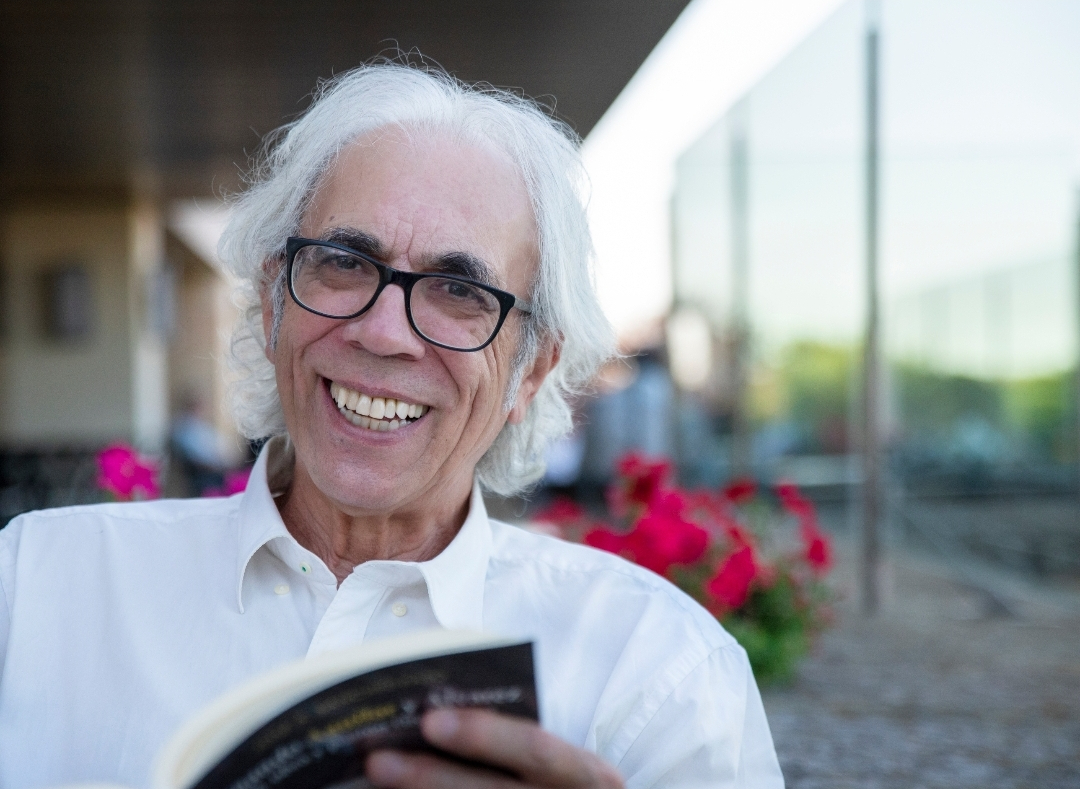 José Antonio Sánchez Paso: Con nosotros ha muerto un tipo de lector que aspira al conocimiento a través de la literatura