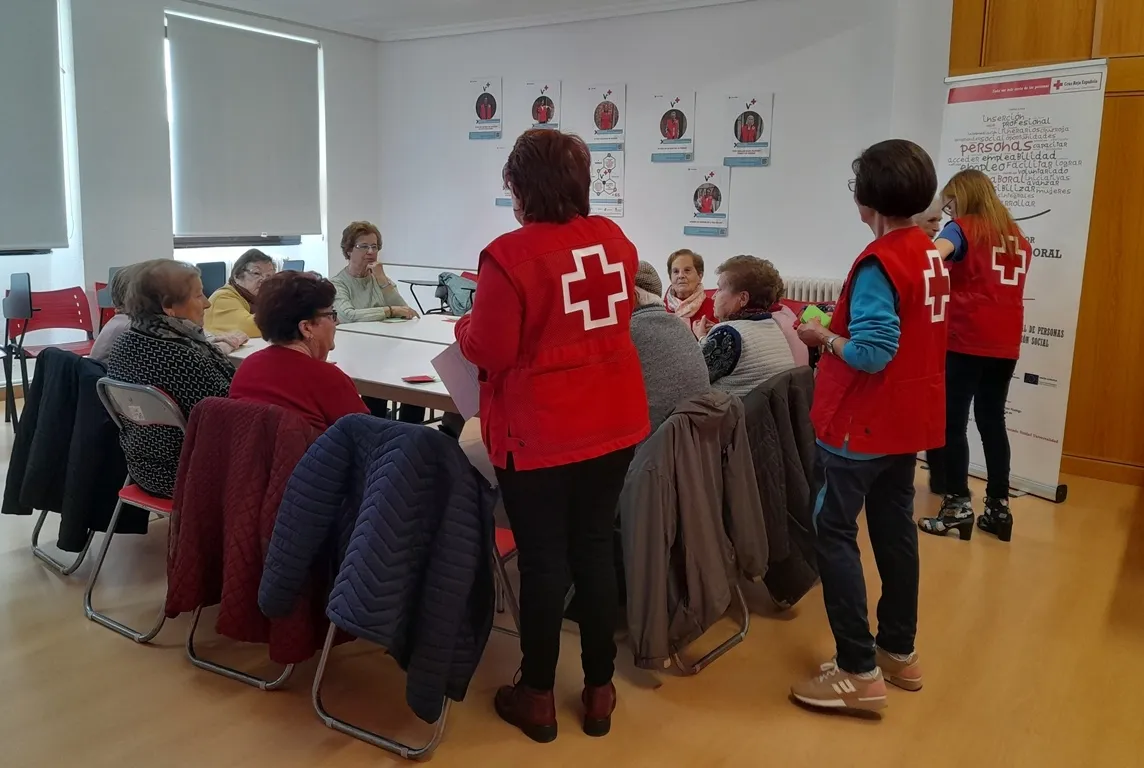 Foto 2 - Cruz Roja reinicia sus actividades regulares con personas mayores en Mir&oacute;briga y comarca