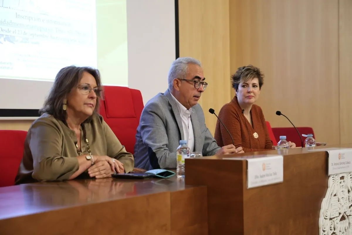 Charla en la UPSA para celebrar el Día de los Mayores. Foto de David Sañudo