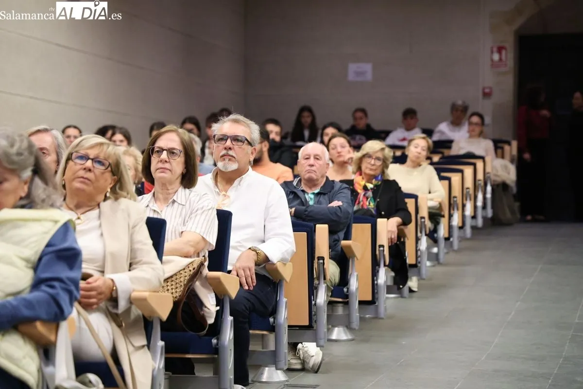 Charla en la UPSA para celebrar el Día de los Mayores. Foto de David Sañudo