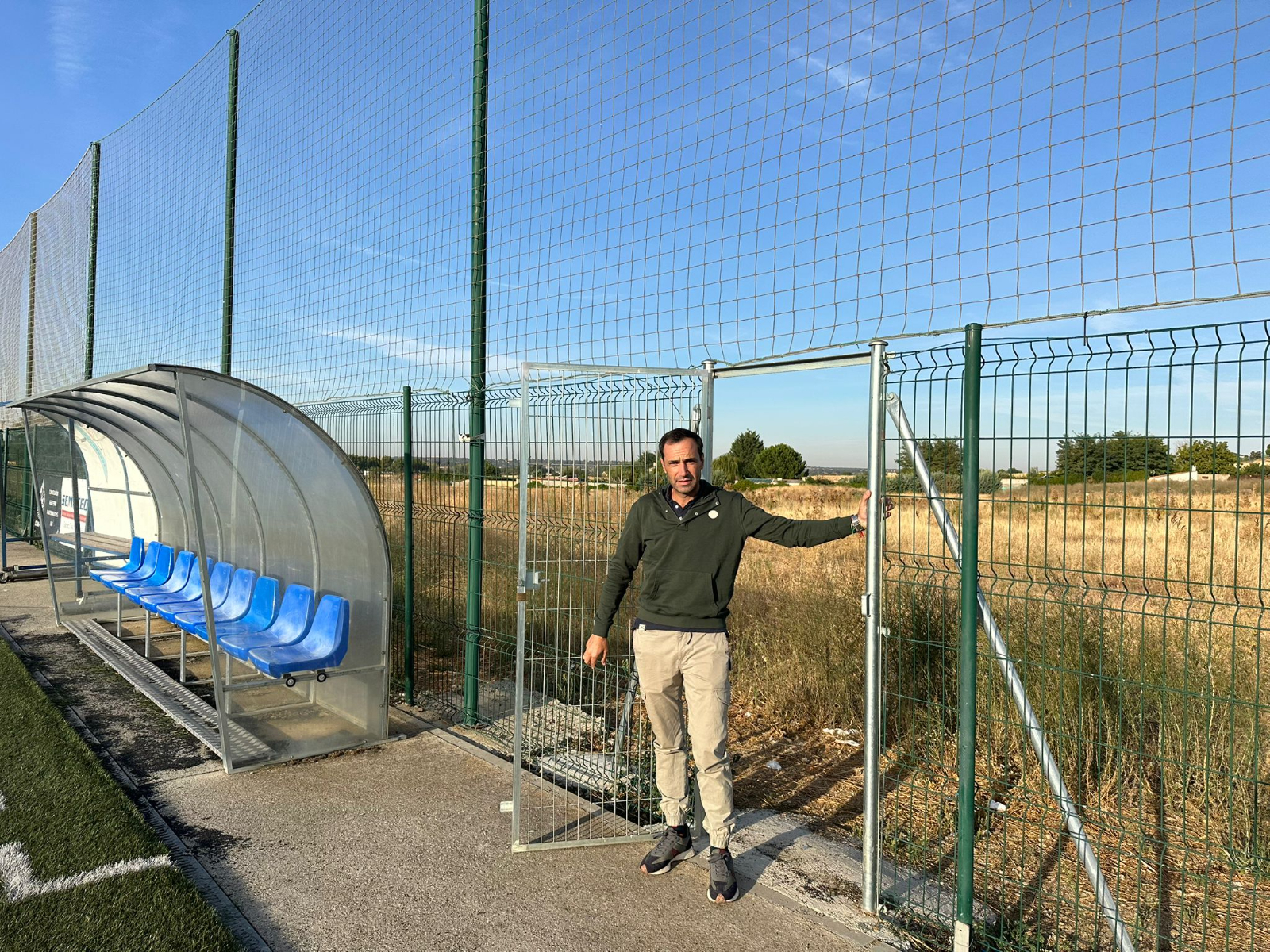 Villamayor da el paso definitivo para la instalación de las nuevas gradas en el campo de fútbol El Salinar