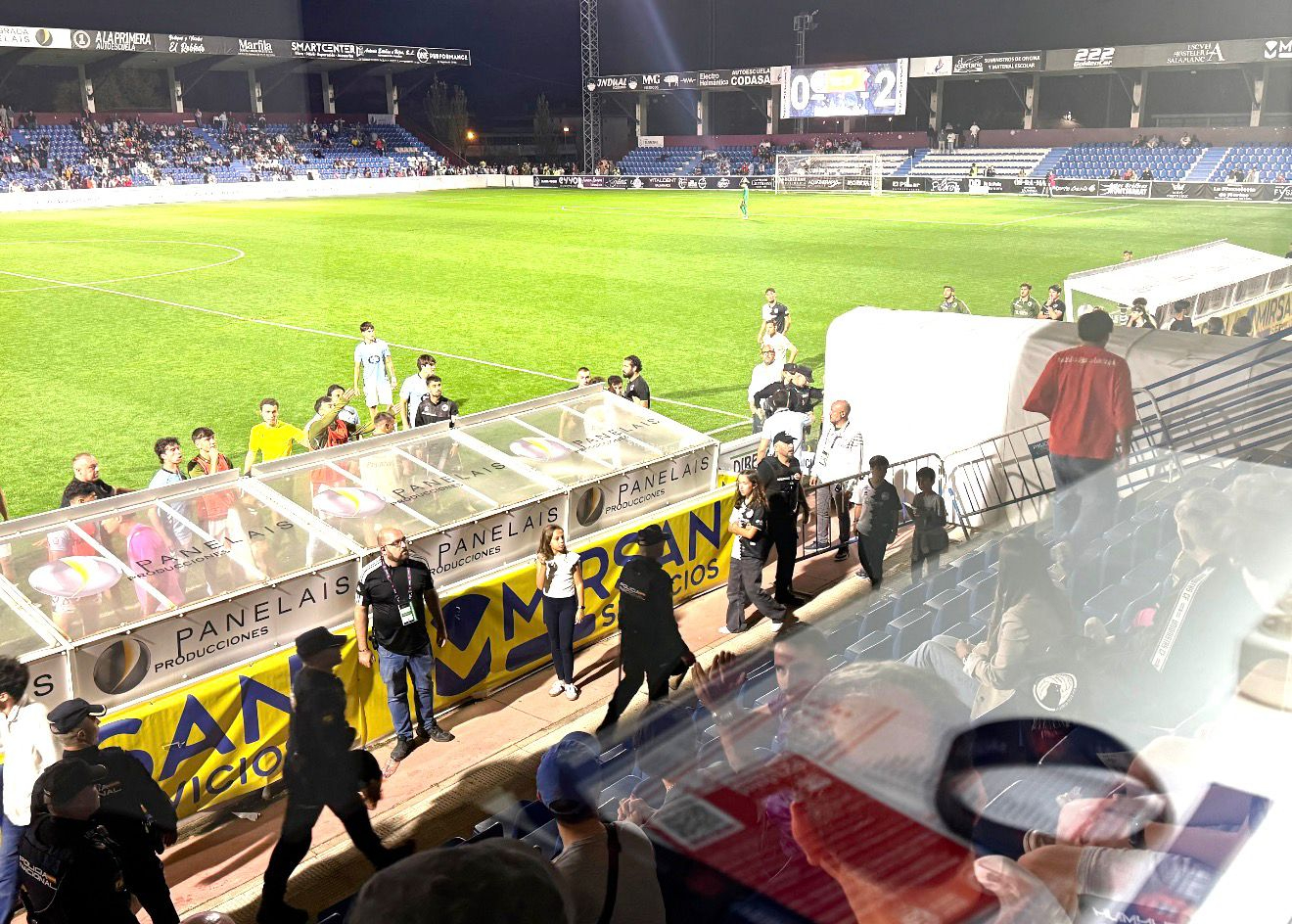 VÍDEO | Así fue el bochornoso escupitajo de un aficionado de Unionistas al banquillo del Celta B en el Reina Sofía
