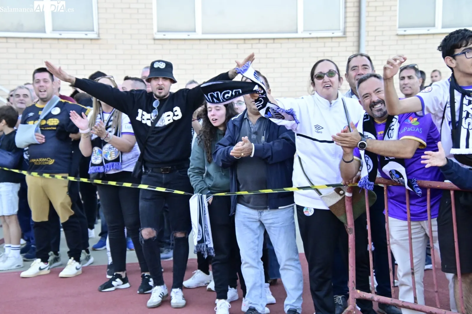 Foto 3 - FOTOS Y V&Iacute;DEO | La magia de Las Pistas hace 'olvidar' el Helm&aacute;ntico: remontada del Salamanca UDS ante la Sarriana de la mano de Carrasco y Servetti (2-1)