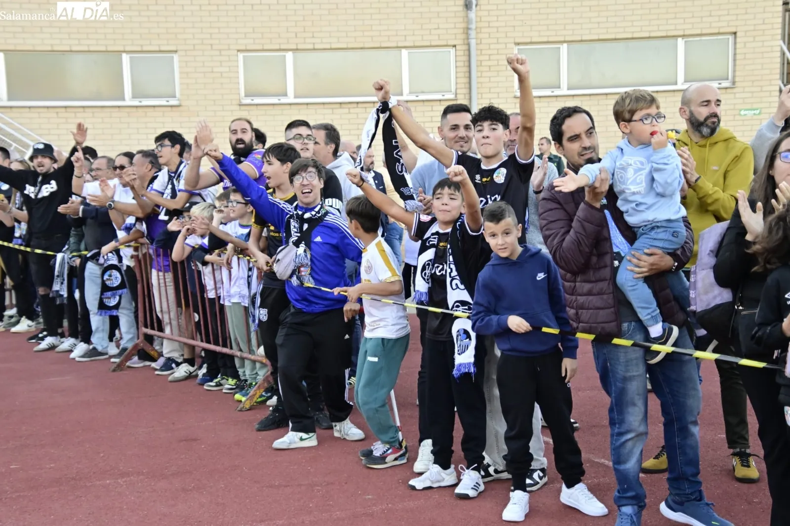 Foto 4 - FOTOS Y V&Iacute;DEO | La magia de Las Pistas hace 'olvidar' el Helm&aacute;ntico: remontada del Salamanca UDS ante la Sarriana de la mano de Carrasco y Servetti (2-1)