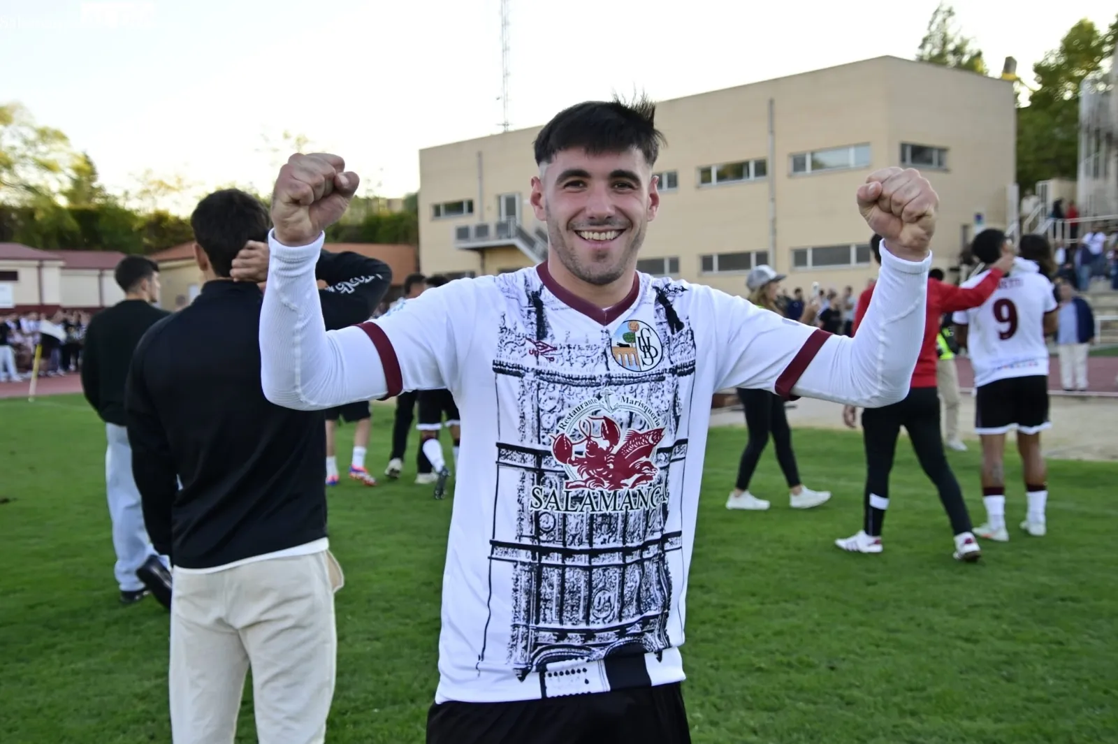 Foto 5 - FOTOS Y V&Iacute;DEO | La magia de Las Pistas hace 'olvidar' el Helm&aacute;ntico: remontada del Salamanca UDS ante la Sarriana de la mano de Carrasco y Servetti (2-1)