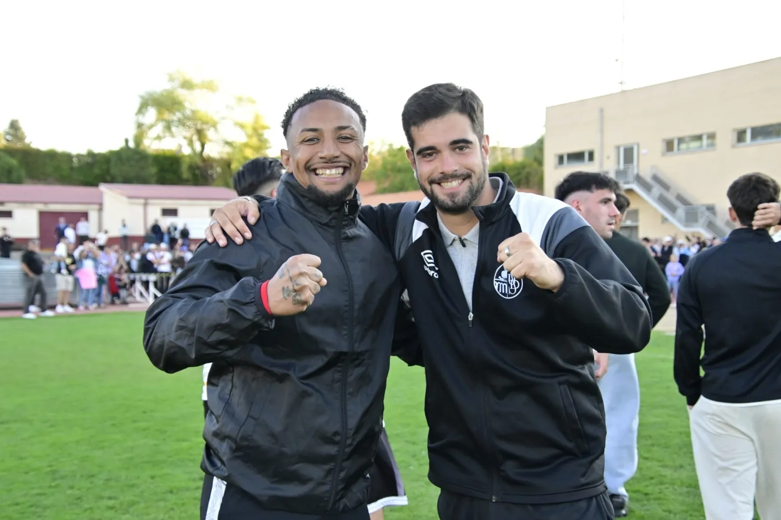 Foto 6 - FOTOS Y V&Iacute;DEO | La magia de Las Pistas hace 'olvidar' el Helm&aacute;ntico: remontada del Salamanca UDS ante la Sarriana de la mano de Carrasco y Servetti (2-1)