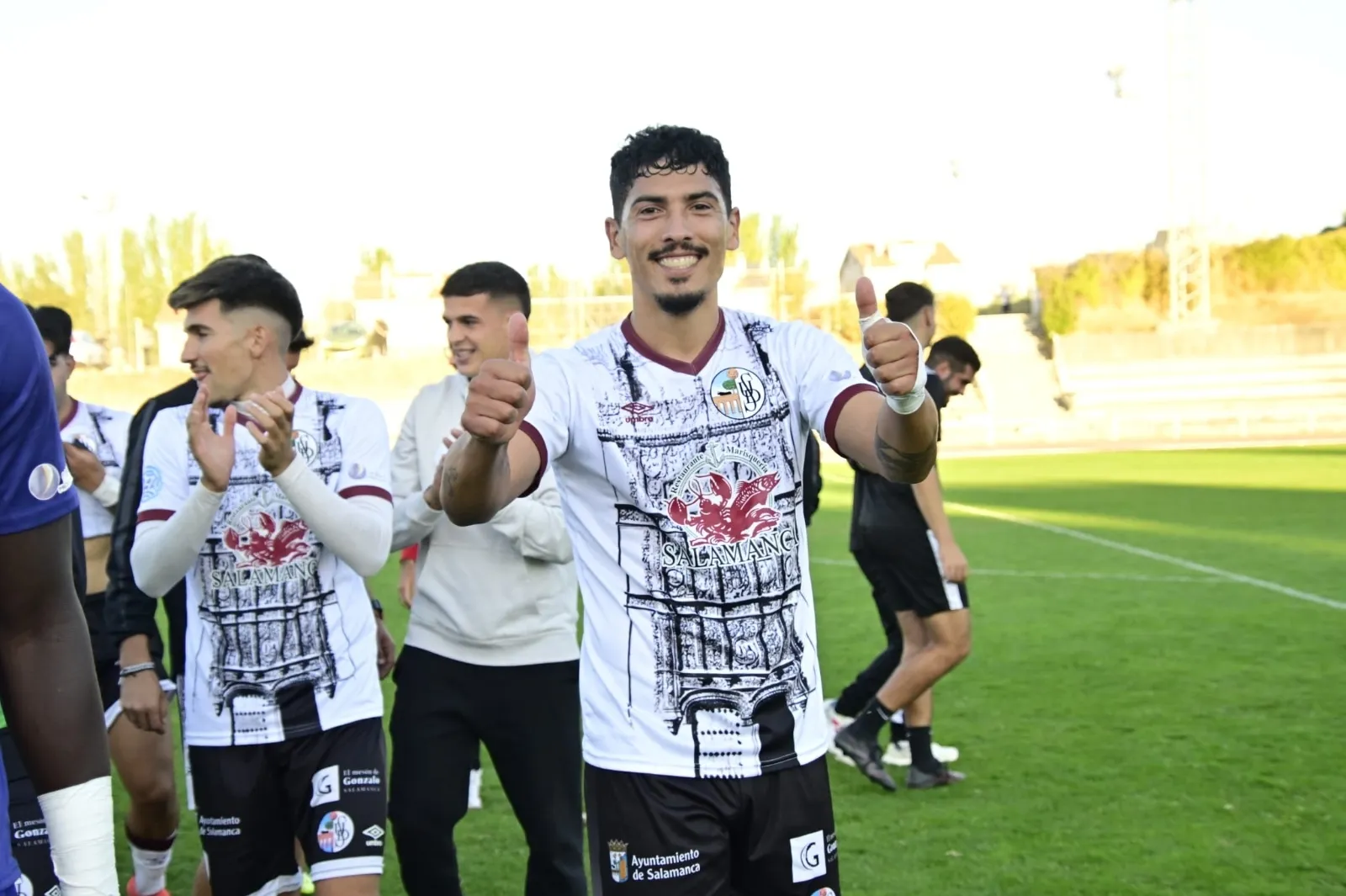 Foto 10 - FOTOS Y V&Iacute;DEO | La magia de Las Pistas hace 'olvidar' el Helm&aacute;ntico: remontada del Salamanca UDS ante la Sarriana de la mano de Carrasco y Servetti (2-1)