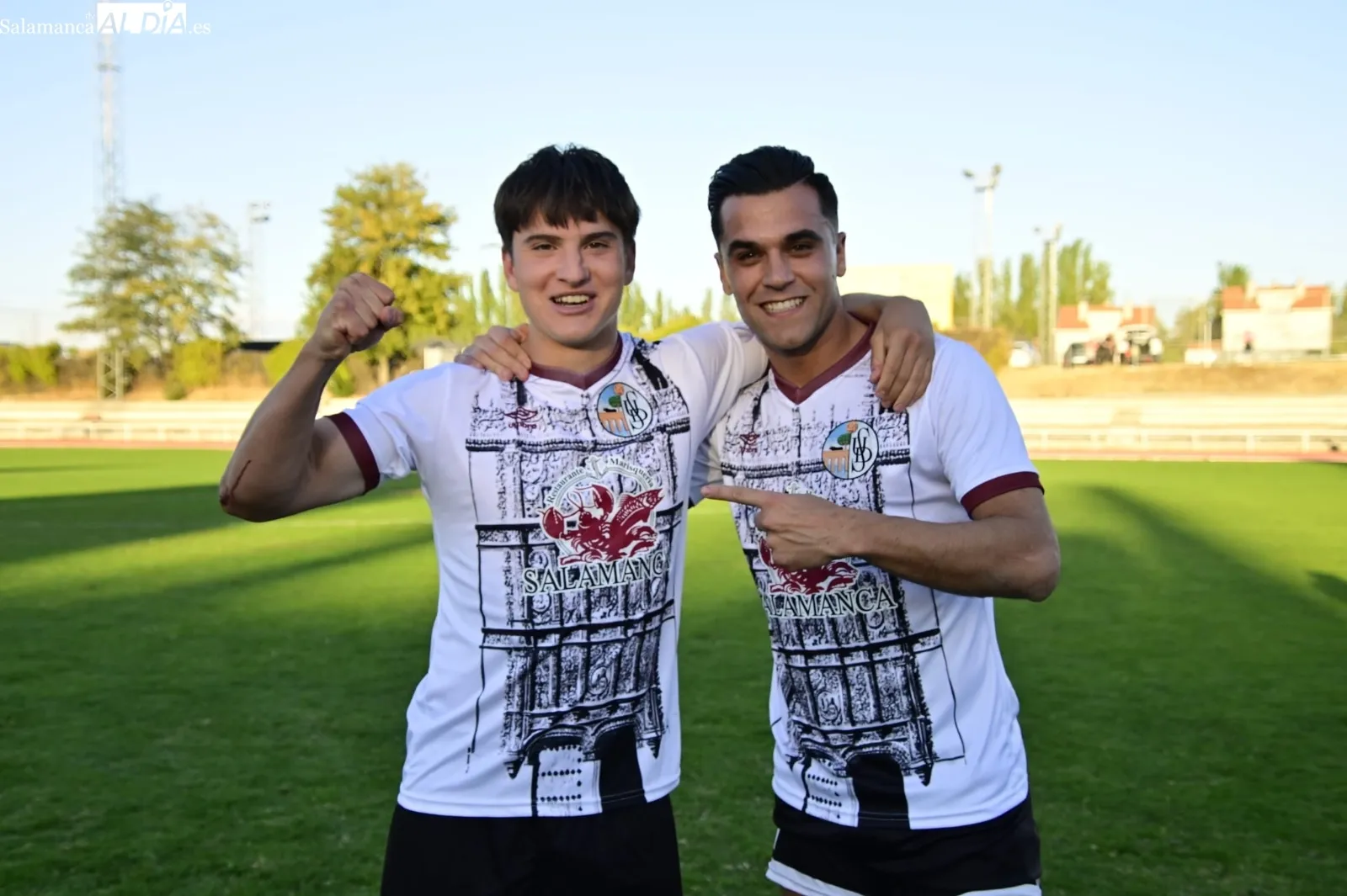Foto 14 - FOTOS Y V&Iacute;DEO | La magia de Las Pistas hace 'olvidar' el Helm&aacute;ntico: remontada del Salamanca UDS ante la Sarriana de la mano de Carrasco y Servetti (2-1)