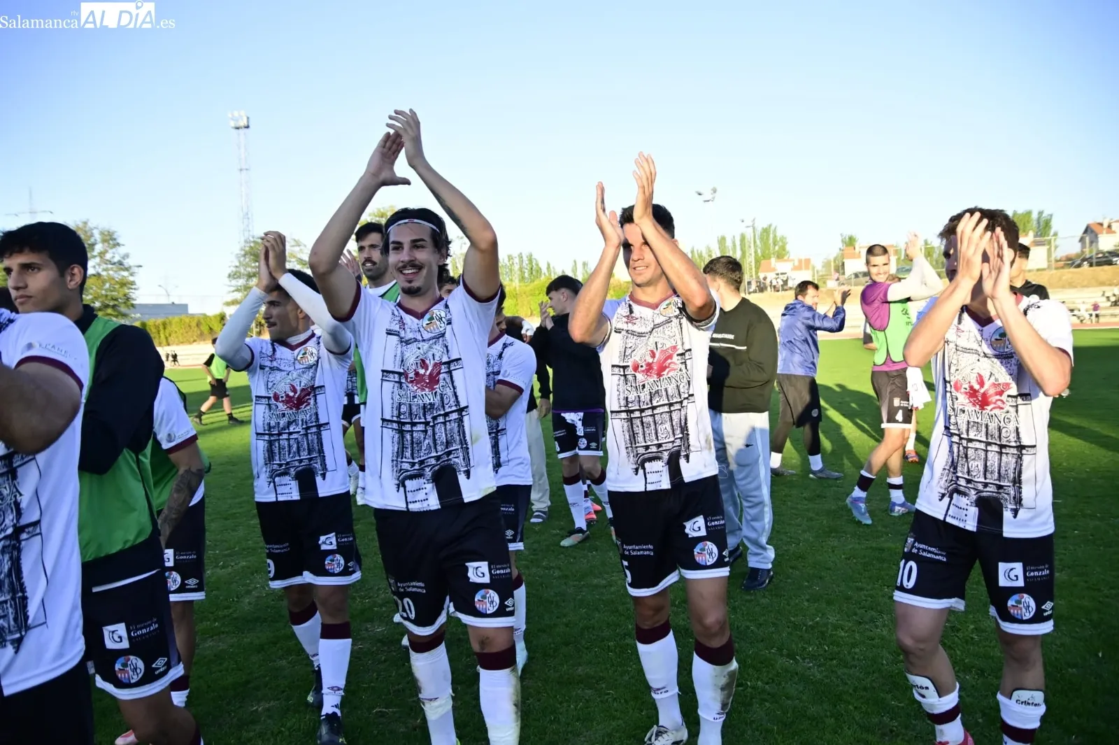 Foto 15 - FOTOS Y V&Iacute;DEO | La magia de Las Pistas hace 'olvidar' el Helm&aacute;ntico: remontada del Salamanca UDS ante la Sarriana de la mano de Carrasco y Servetti (2-1)