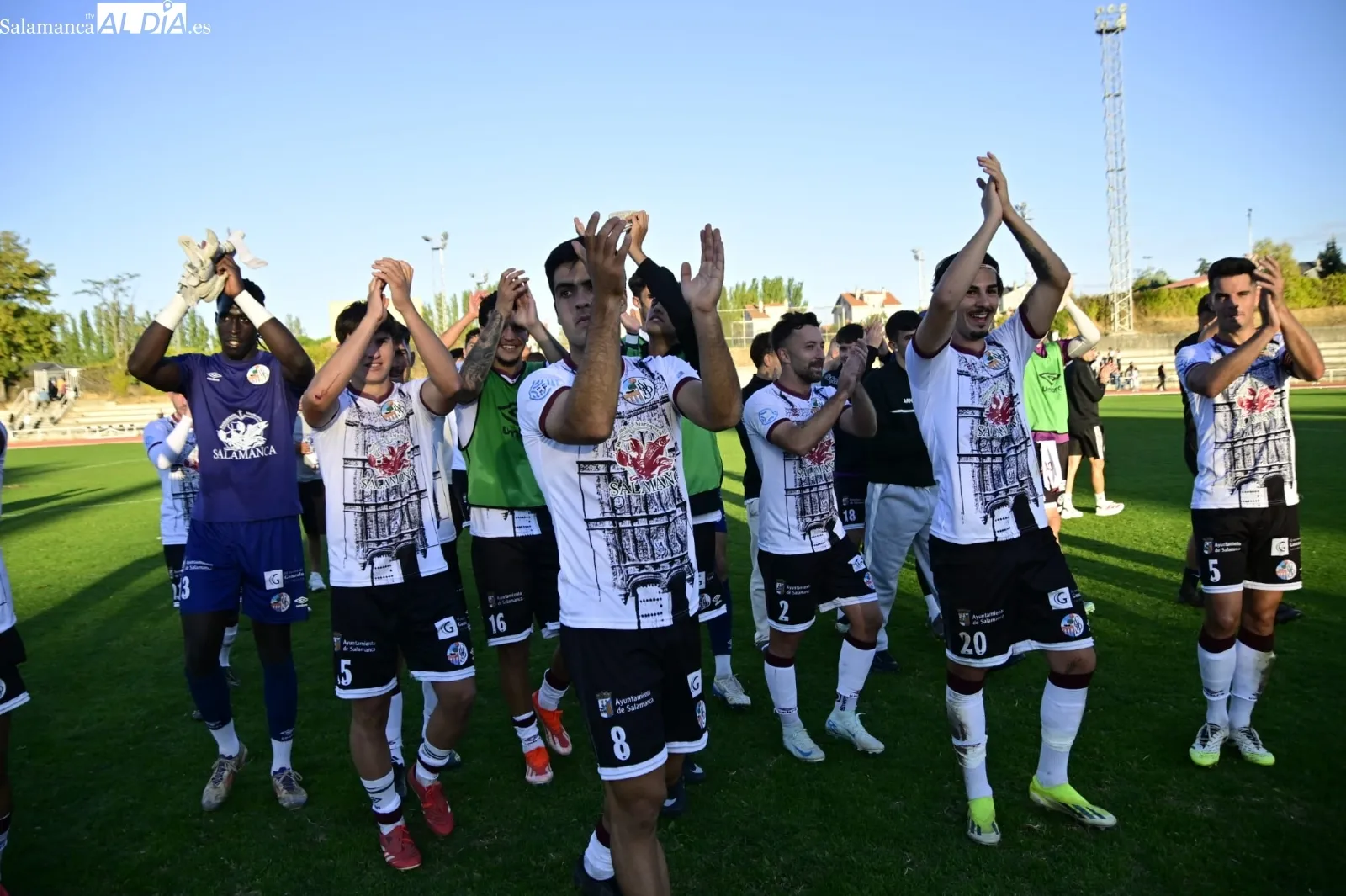 Foto 17 - FOTOS Y V&Iacute;DEO | La magia de Las Pistas hace 'olvidar' el Helm&aacute;ntico: remontada del Salamanca UDS ante la Sarriana de la mano de Carrasco y Servetti (2-1)