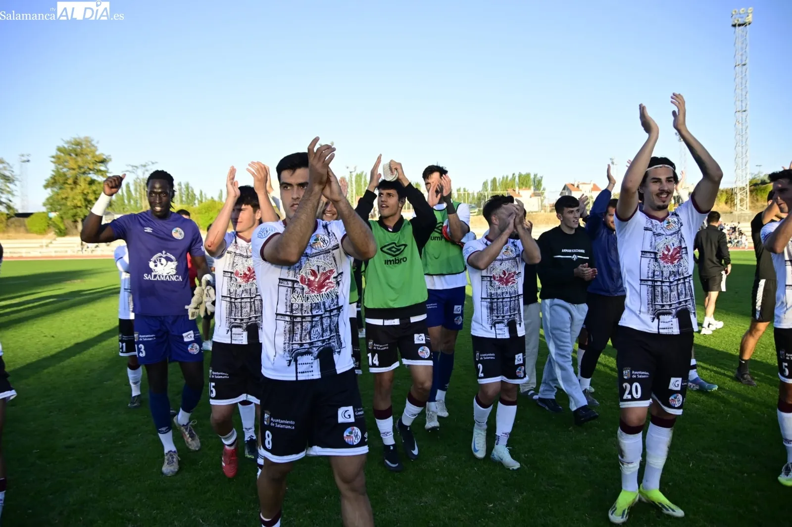 Foto 18 - FOTOS Y V&Iacute;DEO | La magia de Las Pistas hace 'olvidar' el Helm&aacute;ntico: remontada del Salamanca UDS ante la Sarriana de la mano de Carrasco y Servetti (2-1)